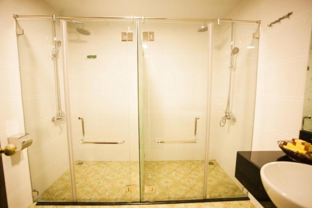 ホテルKhach San Kim Dong Hoang Nga エクステリア 写真