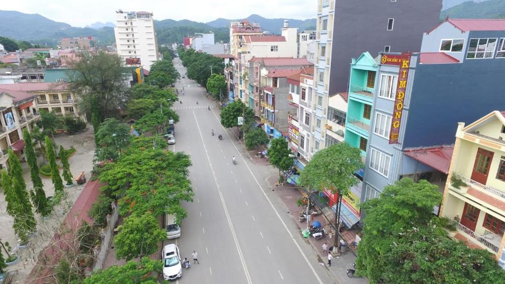 ホテルKhach San Kim Dong Hoang Nga エクステリア 写真